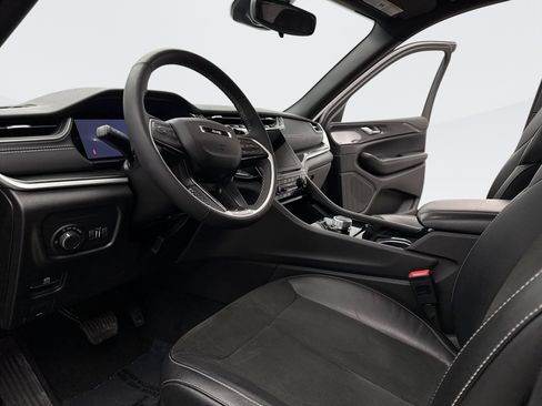 Used 2023 Jeep Grand Cherokee L Laredo image 10