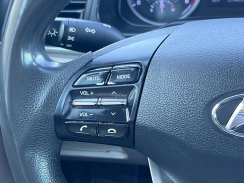 Used 2020 Hyundai Elantra SE FWD image 23
