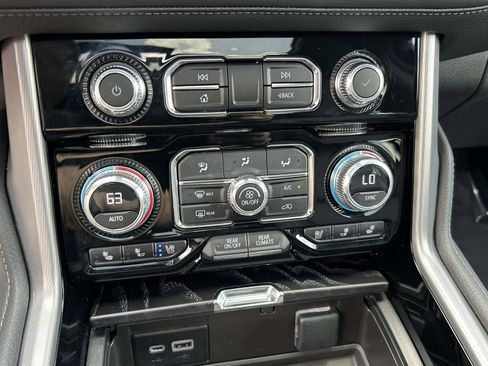 Used 2023 GMC Yukon Denali AWD/4WD image 23