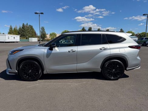 Used 2025 Toyota Highlander XSE AWD/4WD image 5