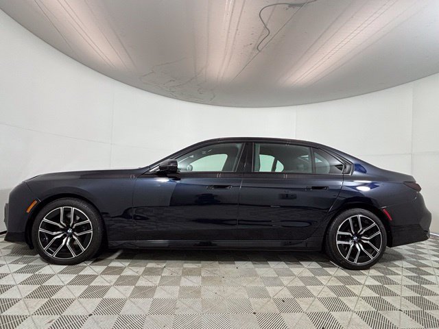 Used 2025 BMW 760i xDrive AWD/4WD image 4