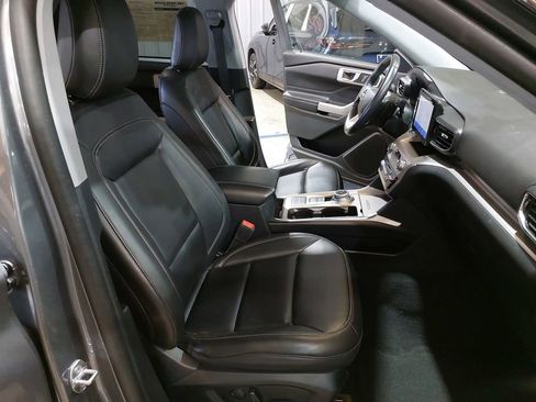 Used 2021 Ford Explorer XLT w/ Equipment Group 202A RWD image 10
