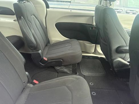 Used 2019 Chrysler Pacifica Touring Plus FWD image 8