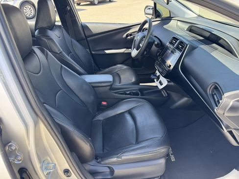 Used 2017 Toyota Prius Two w/ Prius Two Safety Plus Package FWD image 13