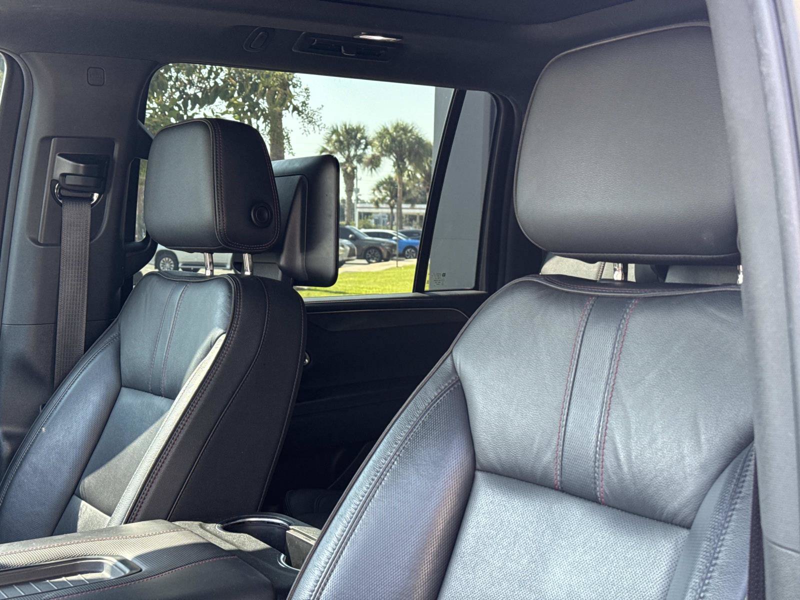 Used 2021 Chevrolet Suburban RST w/ Luxury Package RWD image 13
