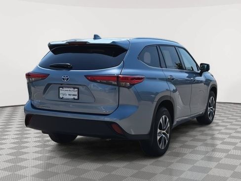 Used 2021 Toyota Highlander XLE AWD/4WD image 5