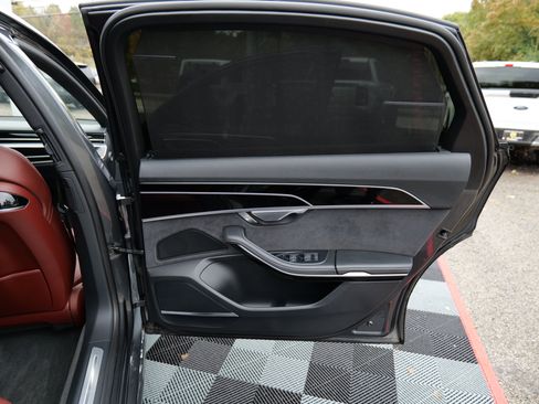 Used 2022 Audi S8 w/ S8 Executive Package image 43