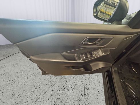Used 2024 Nissan Rogue S AWD/4WD image 20