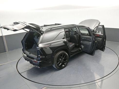 Used 2024 Chevrolet Traverse RS image 88