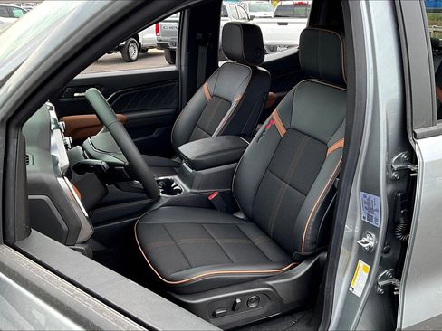 New 2025 GMC Canyon AT4 image 9