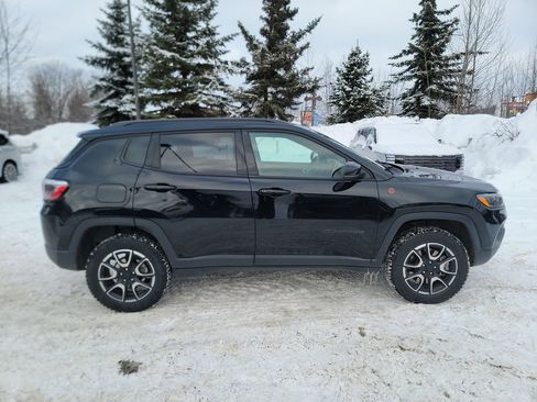 Used 2024 Jeep Compass Trailhawk image 9