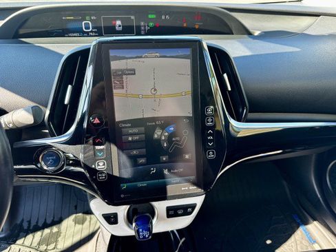 Used 2018 Toyota Prius Prime Premium image 10