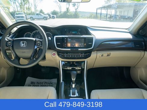Used 2017 Honda Accord EX image 30