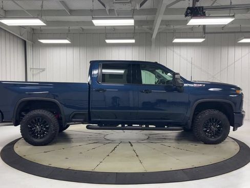 Used 2022 Chevrolet Silverado 2500 LTZ w/ LTZ Plus Package AWD/4WD image 9