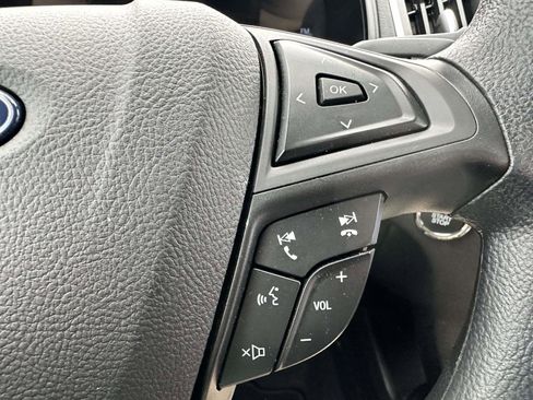 Used 2023 Ford Edge SE w/ Black Appearance Package image 18