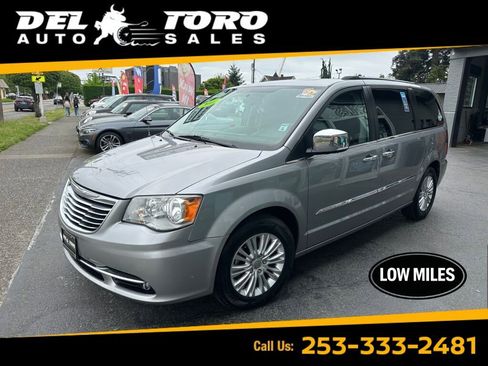 Used 2016 Chrysler Town & Country Limited FWD image 1
