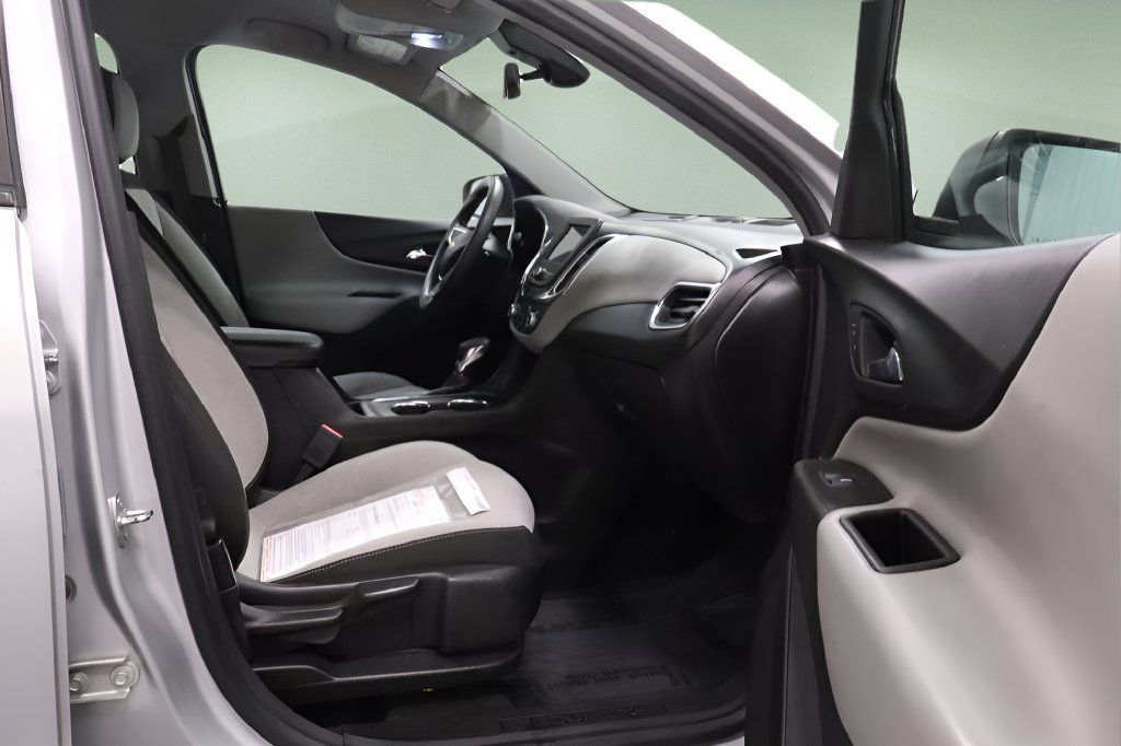 Used 2022 Chevrolet Equinox LS AWD/4WD image 14