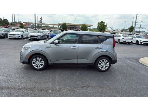 Used 2022 Kia Soul LX FWD image 3