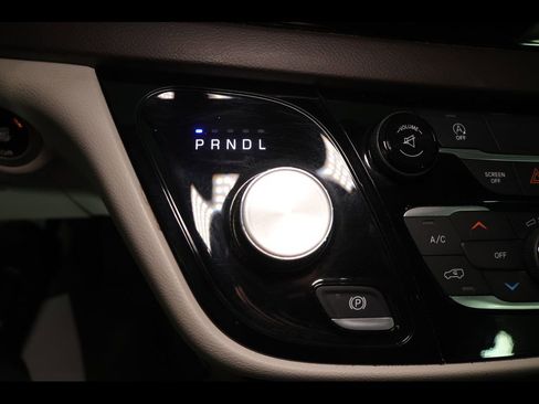 Used 2017 Chrysler Pacifica Touring Plus FWD image 20