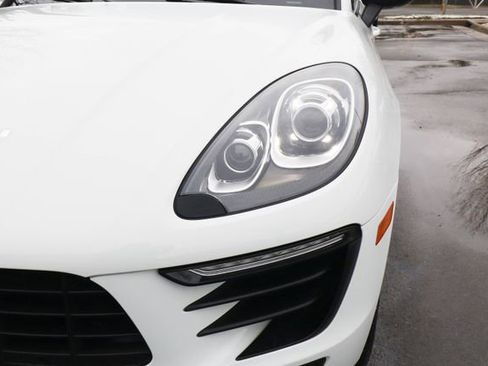 Used 2018 Porsche Macan AWD/4WD image 17