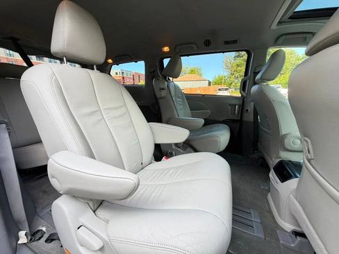 Used 2012 Toyota Sienna XLE FWD image 14
