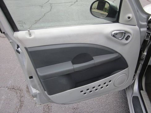 Used 2008 Chrysler PT Cruiser FWD image 11