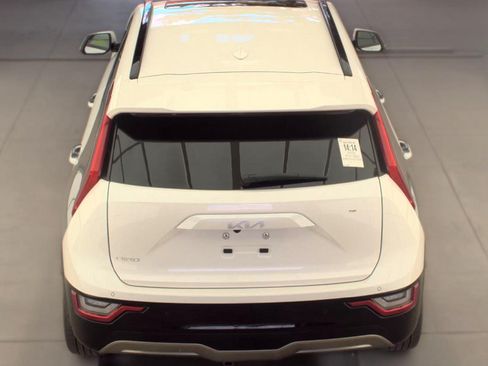 Used 2023 Kia Niro Wave w/ Wave Preserve Package FWD image 6