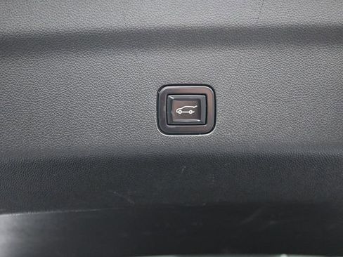 Used 2022 Chevrolet Suburban Z71 image 21