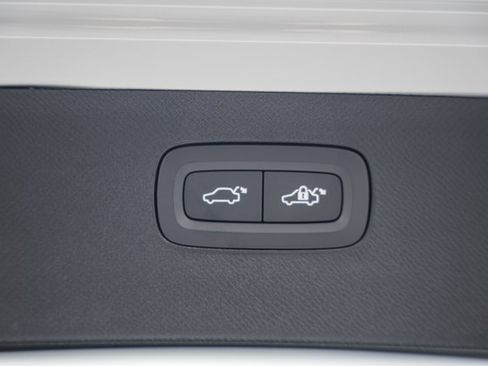 Used 2025 Volvo XC90 T8 Plus w/ Protection Package Premier image 11