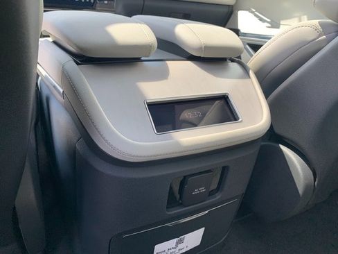 New 2026 Lincoln Navigator Reserve w/ Jet Appearance Package AWD/4WD image 24