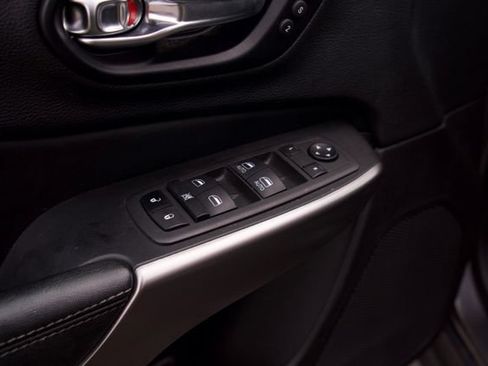 Used 2022 Jeep Cherokee Limited AWD/4WD image 17
