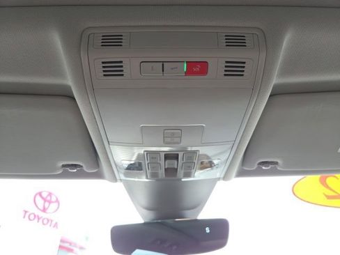 Used 2022 Volkswagen Tiguan SE image 20