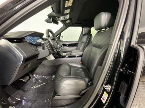 Certified 2025 Land Rover Range Rover SE AWD/4WD image 16
