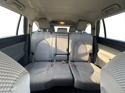 Used 2023 Toyota Highlander LE AWD/4WD image 14