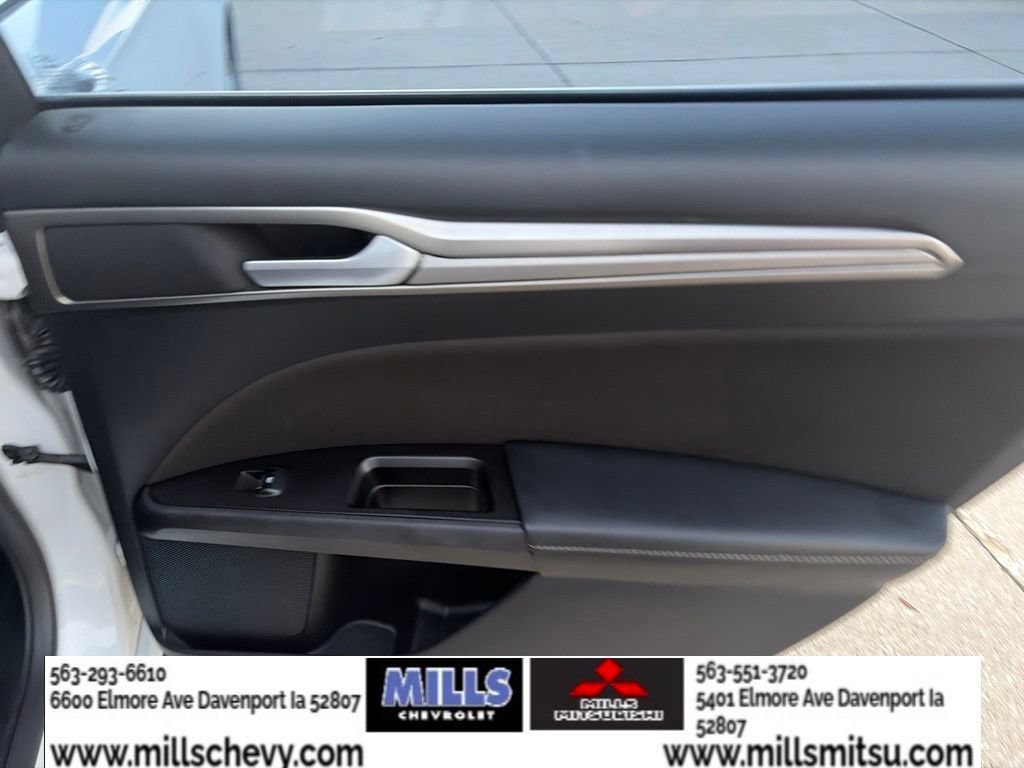 Used 2017 Ford Fusion SE w/ Fusion SE Technology Package FWD image 24