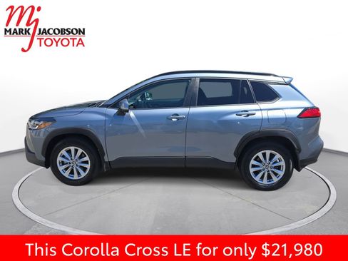 Used 2023 Toyota Corolla Cross LE AWD/4WD image 14