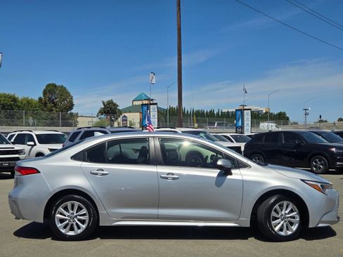 Used 2024 Toyota Corolla LE w/ LE Convenience Package FWD image 8
