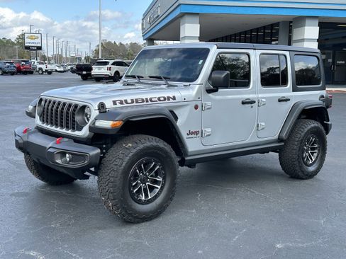 Used 2024 Jeep Wrangler Unlimited Rubicon w/ XTREMEE 35" Tire Package image 9