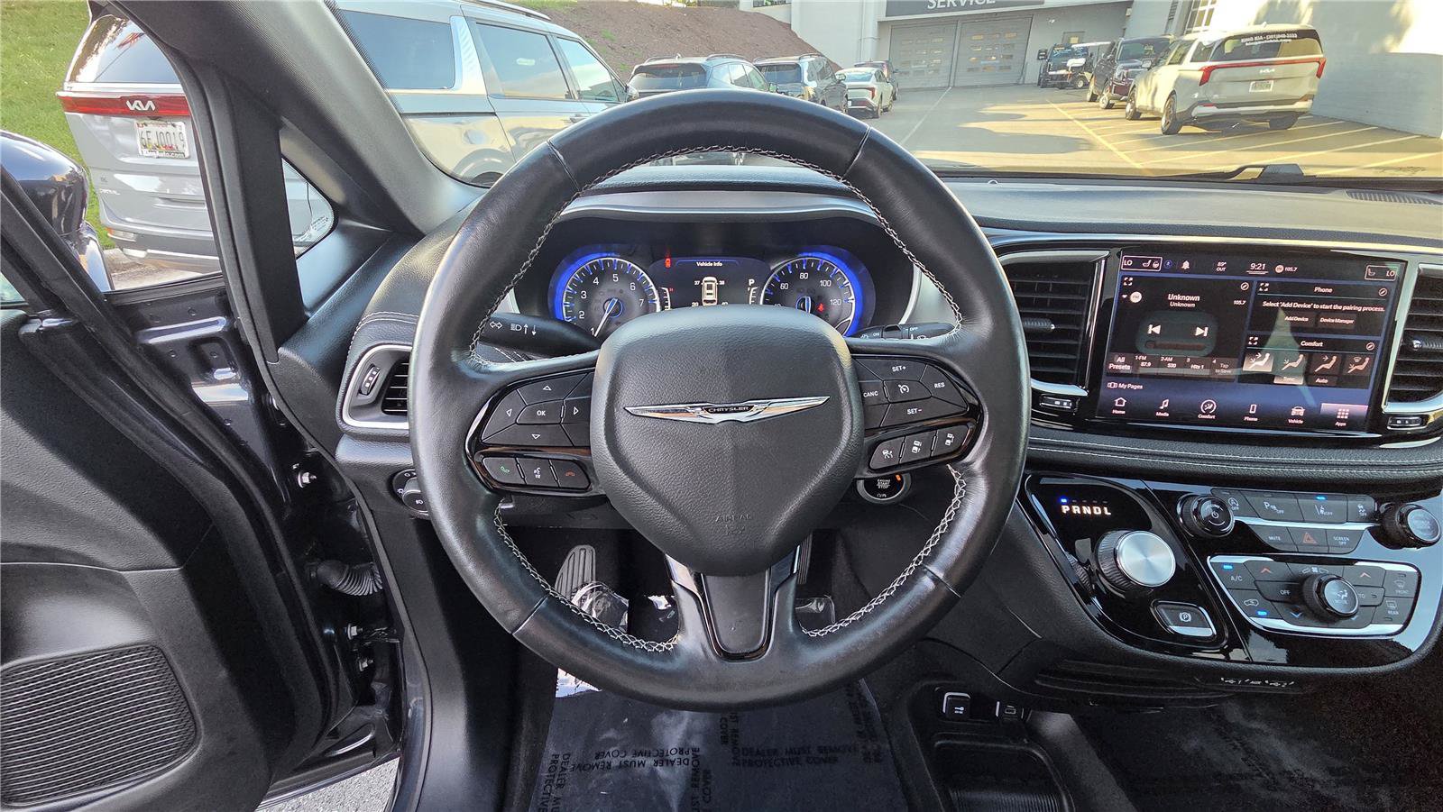 Used 2021 Chrysler Pacifica Touring-L w/ S Appearance Package AWD/4WD image 18