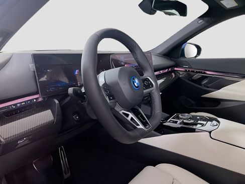 New 2026 BMW 550e xDrive w/ Executive Package image 10