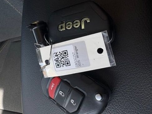 Used 2025 Jeep Wrangler Sport AWD/4WD image 25