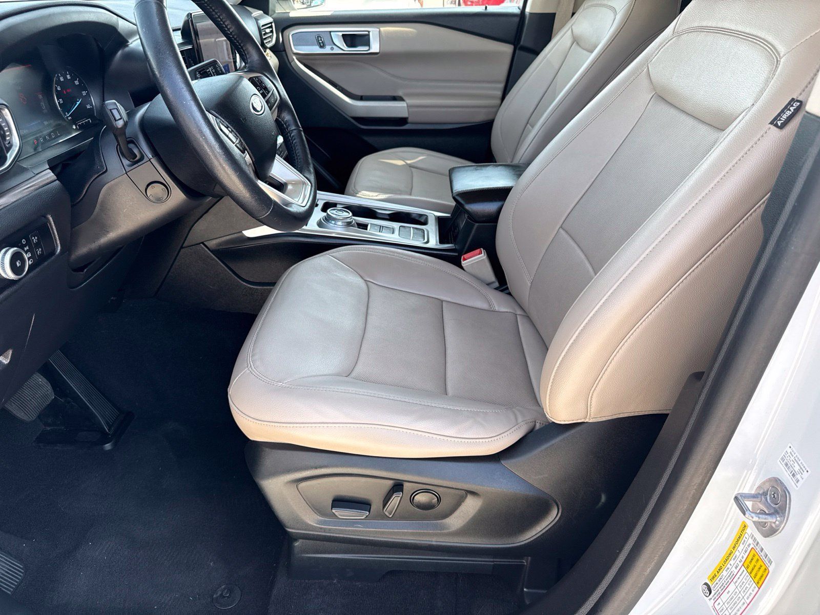 Used 2023 Ford Explorer Limited w/ Equipment Group 301A RWD image 17