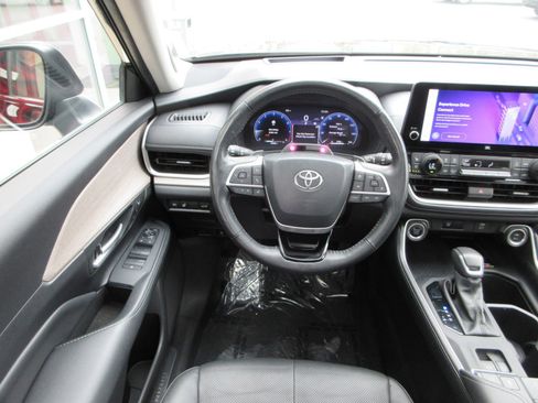 Used 2024 Toyota Grand Highlander Platinum image 39