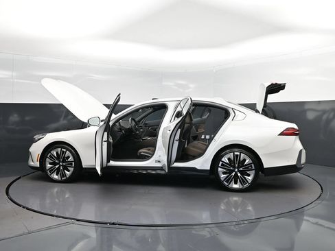 Certified 2026 BMW 530i RWD image 46