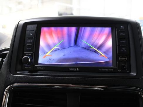 Used 2019 Dodge Grand Caravan SXT FWD image 4