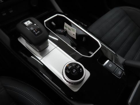 New 2026 Mitsubishi Outlander SE FWD image 16