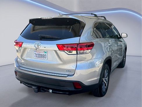 Used 2017 Toyota Highlander XLE FWD image 6