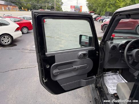 Used 2007 Jeep Wrangler Unlimited X w/ Dual Top Group RWD image 5