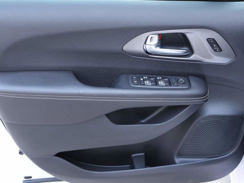 New 2026 Chrysler Pacifica Select FWD image 7