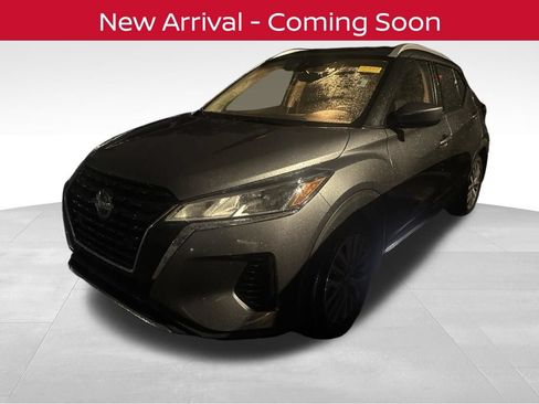 Certified 2021 Nissan Kicks SV FWD image 2